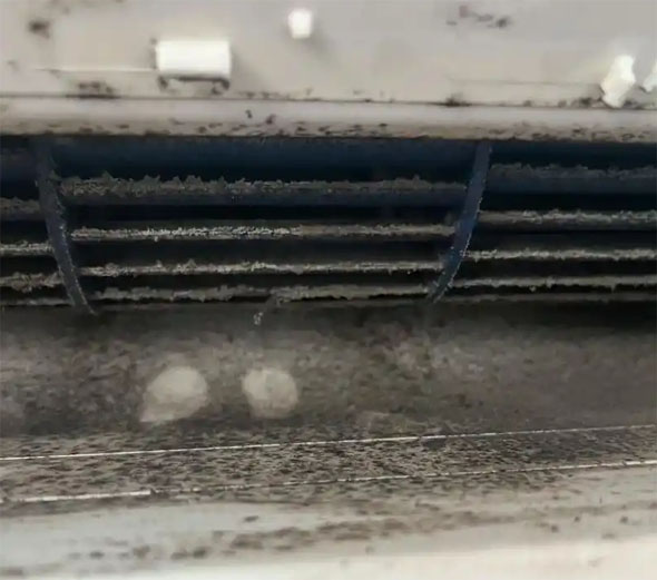 察哈尔右翼前空调吹的风有股烧焦味是怎么回事